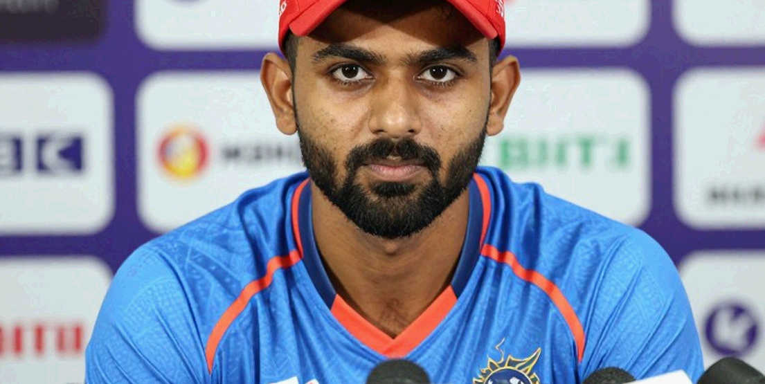 ৭৮তম ওভারের লেজার: মমিনুল হকের কনকাশন, শর্ট লেগের ঝুঁকি এবং সিলেটের আগে একটা ফাঁকা ঘর