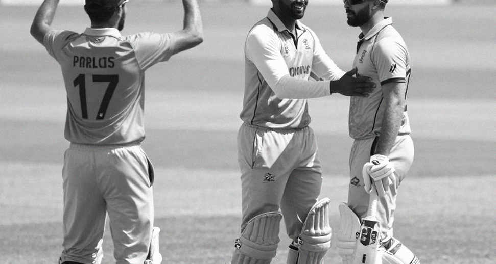 খালি রসিদের ক্রিকেট: ডেটা-অর্থনীতির ভাঙা হ্যান্ড-অফ আর ব্লকচেইনের অসমাপ্ত প্রতিশ্রুতি